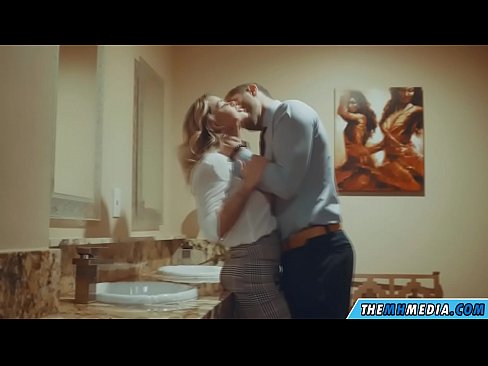 ❤️ Kad krūtiska blondīne pavedina tevi publiskā tualetē ❤ Anāls video pie lv.dreamypassionjourney.ru